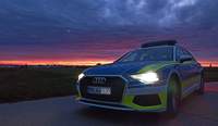 Zum schnelleren Vorankommen auf der B 272 hat ein Privat-Pkw-Fahrer ein Blaulicht aufs Autodach gesetzt und hat rücksichtlos überholt. 