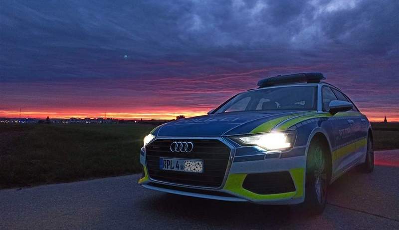 Zum schnelleren Vorankommen auf der B 272 hat ein Privat-Pkw-Fahrer ein Blaulicht aufs Autodach gesetzt und hat rücksichtlos überholt. 