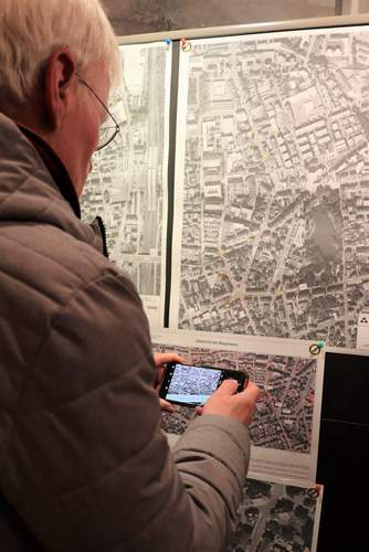 Bei der Infoveranstaltung haben Interessierte die Möglichkeit erhalten, sich an Infotafeln über die geplanten Baumaßnahmen zum Ausbau des Fernwärmenetzes in LD zu informieren. Foto. Stadt. LD. Frei. 
