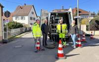 Von links. Nils Struppler von den VG-Werken Edenkoben, Erster Beigeordneter Eberhard Frankmann, Mitarbeiter Markus Moser und Geschäftsführerin KS Südpfalz Alexandra Glaser. Foto. KS Südpfalz. Pressefrei.