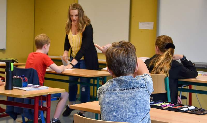 Um herauszufinden, welche Betreuungsmöglichkeiten sich Eltern von Grundschulkindern wünschen, hat die Stadt LD eine Umfrage gestartet. Hintergrund ist das bald geltende Ganztagsförderungsgesetz, durch das neu eingeschulte Kinder einen Rechtsanspruch auf Ganztagsbetreuung haben. Foto. Stadt. LD. Frei.