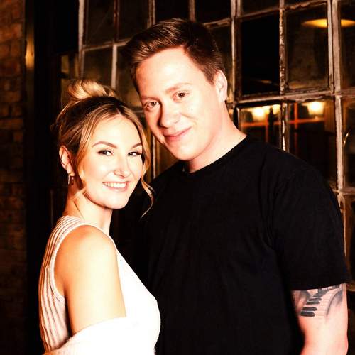 Popschlager-Duo Neonlicht. Nadine Ellrich und Julian Fiege bringen am Sonntag, 20. September, zum Finale des 133. LDer Herbstmarkts Partylaune ins Weindorf. Foto. Neonlicht. Pressefrei. 