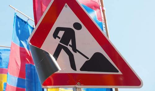 25.11.2025 - B 9. Sperrung. Halbseitige Sperrung. Höhe Daimler Tor 1. Ab Mittwoch.