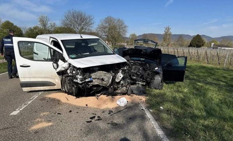 Die Ursache für den Frontal-Crash am heutigen Mittwochmorgen zwischen Appenhofen und Heuchelheim ist laut Polizei unklar. Ein Gutachter wurde eingeschaltet.