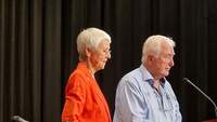 Special-Guest bei den Pleisweilerer Gesprächen am heutigen Sonntag im Haus des Gastes in BZA: Journalistin Gabriele Krohn-Schmalz. Hier mit dem Gründer der Gespräche, Albrecht Müller aus Pleisweiler, einst im Wahlkampfteam um Willy Brandt. Foto. rw. 