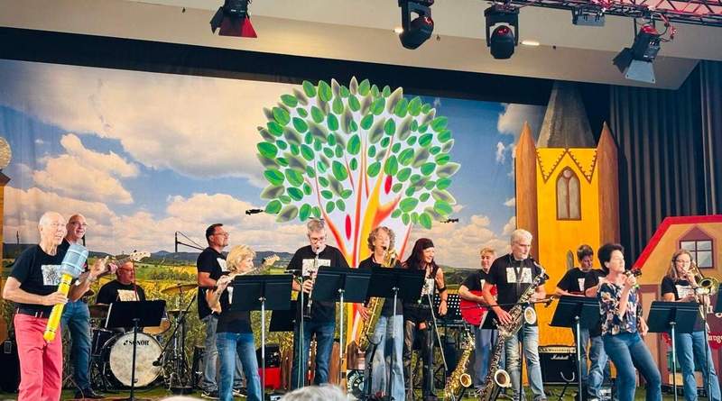 Die erste Schüler-Band von RLP feierte am Sonntag nach 50 Jahren ihr Revival in der Aula von BZA ... Foto. sp. 