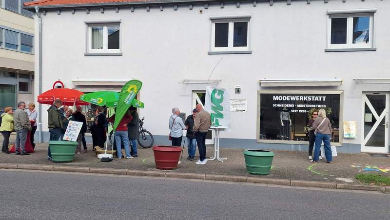 Auch Fraktionen des Stadtrates BZA waren mit (Gegen-)Infoständen zur AfD vor Ort. Foto. rw.