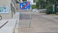 So viel zum Respekt vor der Schrittgeschwindigkeit in einer Spielzone. Hier die Weinbergstraße in BZA. Foto. rw. 