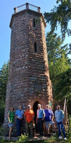 ... der sanierte Schänzelturm bei Gommersheim. Fotos. VG Edenkoben. 