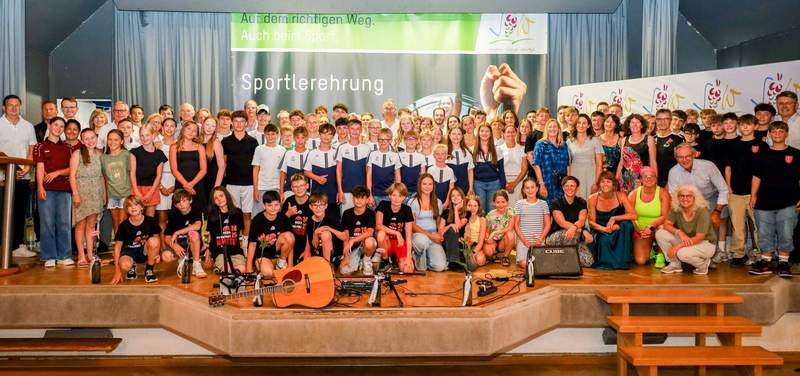 Landrat Dietmar Seefeldt ehrt regelmäßig Sportler aus SÜW, wie auch im vergangenen Jahr in Offenbach. Archivfoto. Ina Körner. Frei. 