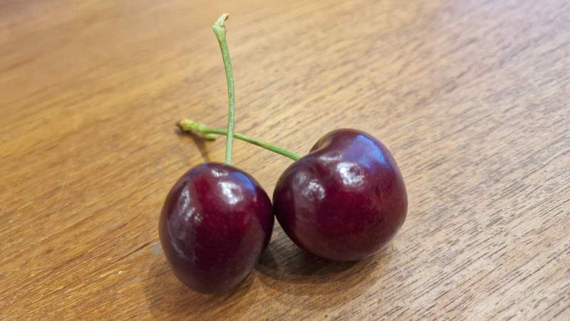 Prall & saftig. Vor allem lecker. Süßkirschen aus Australien. Direkt beim Obst- und Gemüsehändler neben der suewpress.de-Redaktion in der FuZo von BZA. Foto. rw. 