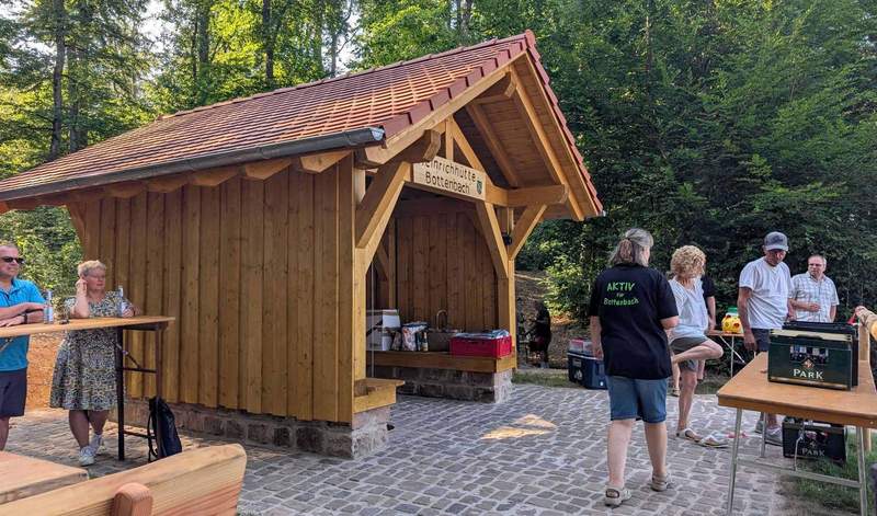 Zuletzt von der LAG Pfälzer Wald bedacht. Die Grillhütte in Bottenbach, die nach Heinrich Heine benannt ist. 