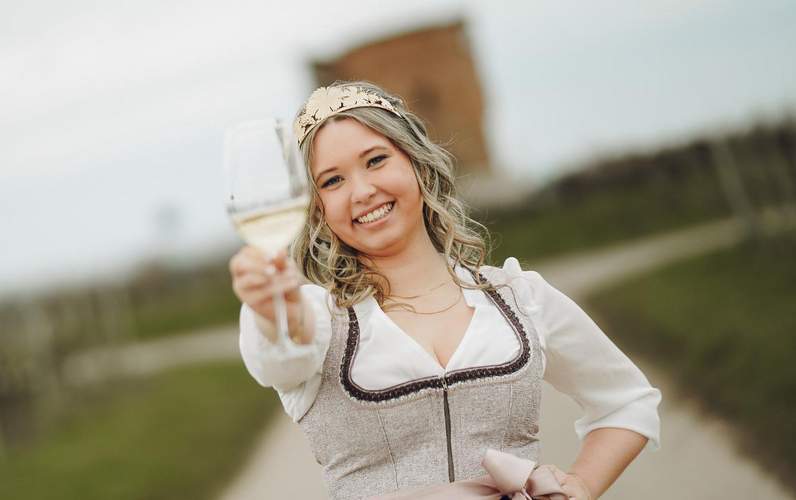 Jannika Hünerfauth aus Hochstadt wird am 9. Mai zur neuen Weinhoheit für die Weinregion Offenbach gekürt. 