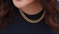 Am helllichten Tag wurde in Otterstadt einer Frau von einem Mann die goldene Kette vom Hals gerissen. 