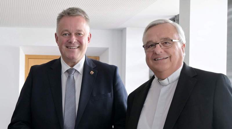 Der neue RLP-MP Gordon Schnieder in SP, hier mit Bischof Karl-Heinz Wiesemann.