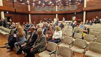 Thema in der Stadtratssitzung von BZA am Donnerstag. Festakt zu 50 Jahre Staatsbad BZA mit dem MP Alexander Schweitzer. Termin: Ein Montag um 18.30 Uhr im Haus des Gastes. Mehr als 60 Gäste kamen nicht. Archivfoto. rw. 