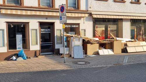 01.08.2026 - Sperrmüll. Bleibt liegen. Weil Abhol-Lkw brennt.