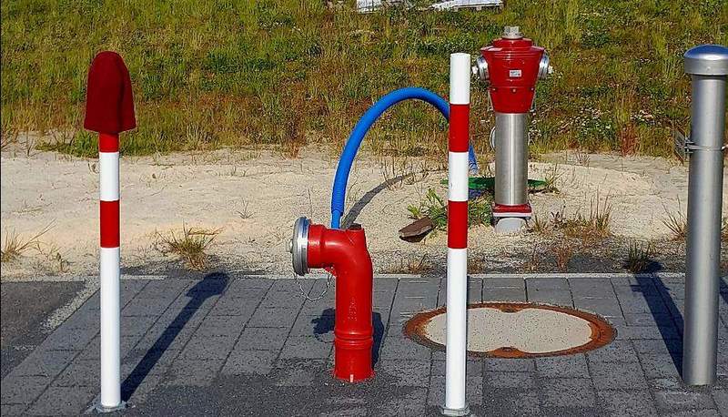 Die Wasseranschlüsse für den Neubau der Feuerwache in der Bahnhofstraße in Klingenmünster (Richtung Heuchelheim) sind schon einmal gesetzt. 