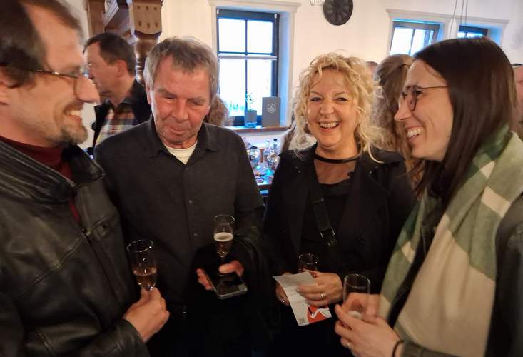 Bild 3: (v.l.n.r.) Benjamin Burckschat, Hans-Peter Schmidt, Carmen Winter, Angelika Hornbach. Foto. Günter Hirschmann.