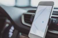 In LD wurde ein teures Handy am Kleinen Platz aus einem Auto gestohlen. 