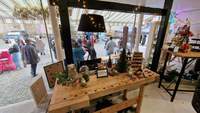 Selbst Stunden nach der Eröffnung des Pop-up-Stores am Marktplatz in BZA war in und vor dem Geschäft an einem Samstagnachmittag noch was los. Foto. rw. 