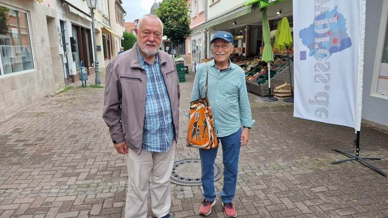Pfarrer Marjan aus Polen missioniert seit 50 Jahren in Togo und "rockt" ein Entwicklungsprojekt nach dem anderen. Zu Gast in der suewpress.de-Redaktion. 