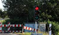 In Rheinzabern haben Unbekannte am gestrigen Freitagabend Baustellen-Ampeln umgeworfen. 