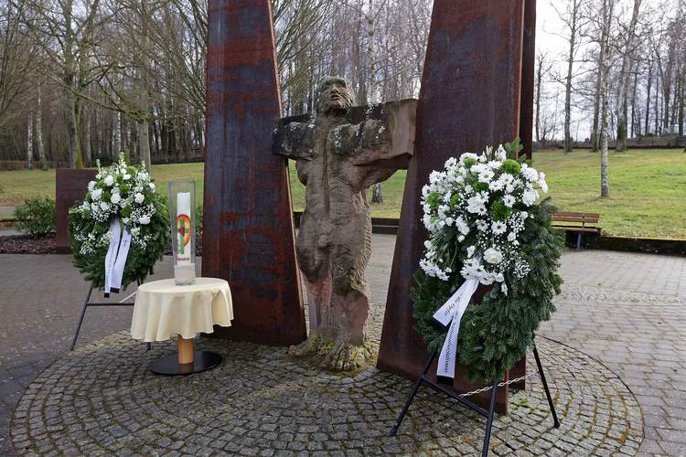 Das Mahnmal unweit des Klinikums zum Gedenken an die Opfer des Nationalsozialismus in der Psychiatrie. Foto. Norman Krauß. 