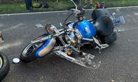 Bei Hainfeld ist ein Motorrad-Fahrer am gestrigen Sonntag einem anderen bei dessen Abbiegen aufgefahren. Beide stürzten. 