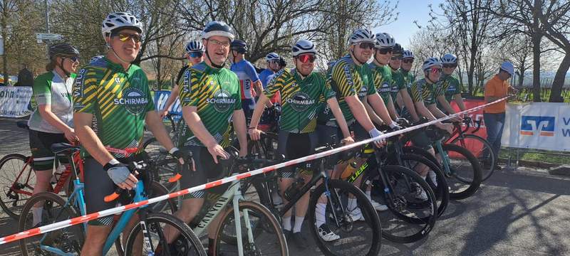 ... jetzt heißt es warten auf den Startschuss um 10.55 Uhr in Schweigen beim großen Rad-Event um den Großen Preis der SÜW. 