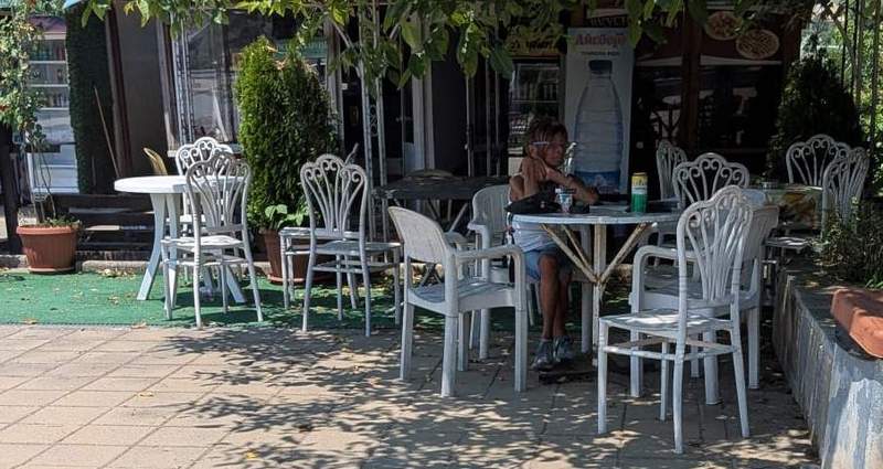 Beim Mittagessen auf dem Rückweg von der Türkei. Schon in Bulgarien angekommen. Die Nacht haben Birgit und Albert noch auf der griechischen Seite der Grenze verbracht. Foto. Getto.