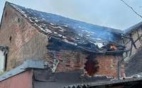 In Rhodt hat eine Scheune gebrannt. Die Feuerwehr hat die Flammen schnell unter Kontrolle gebracht. Es wurde niemand verletzt.