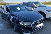 Mit ihrem Audi hat eine 66-jährige Fahrerin auf der A 65 bei LD am gestrigen Freitag kurz vor 18 Uhr gleich 3 Fahrzeuge angefahren. 