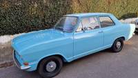 Ein Traum in himmelblau. Ein Opel Coupé. Foto. rw. 