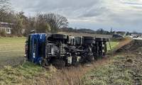 Gestern morgen zwischen Oberhausen und Hergersweiler umgekippt. Ein Lkw.