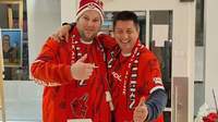 Spontanbesuch von Betze-Fans in der Redaktion von suewpress.de. Andreas Stegmaier (links) und Peter Moster. Nach der knappen 2:3-Niederlage auf dem heimischen Betzenberg gegen Magdeburg. Sie nahmen es sportlich und haben das Lachen nicht verloren. Foto. rw. 