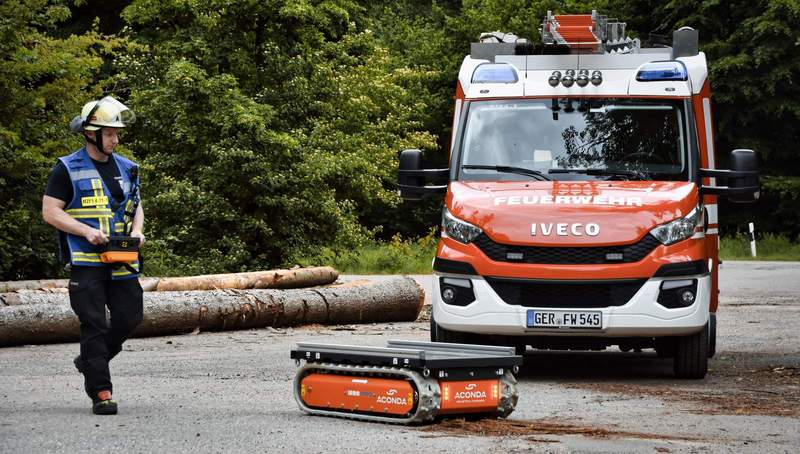 Auch im Einsatz bei der Feuerwehrübung im Wellbachtal. Ein ferngesteuertes Raupenfahrzeug. 