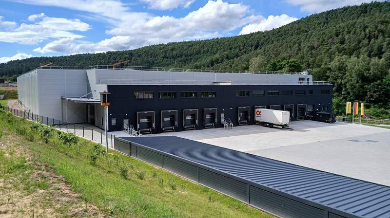 Trotz roter Laterne im Ländervergleich wird in RLP auch investitiert. Hier das Logistikzentrum des Familienunternehmens Stabila im neuen Gewerbegebiet Wilgartswiesen/Hauenstein. Foto. W. G. Stähle.