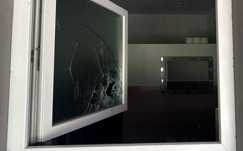 Gleich mehrere Fenster haben die Einbrecher am Vereinsheim des Sportheims in Venningen eingeschlagen. 