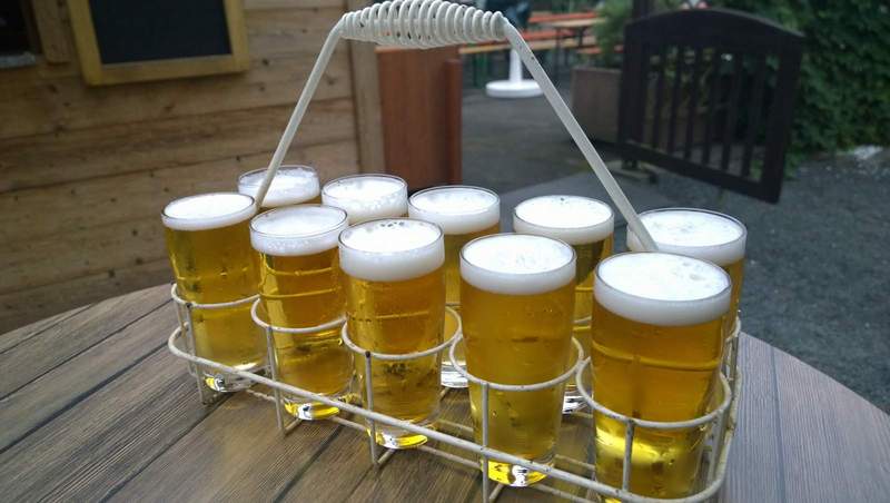 Einbrecher beim Frühschoppen erwischt. In Wörth.