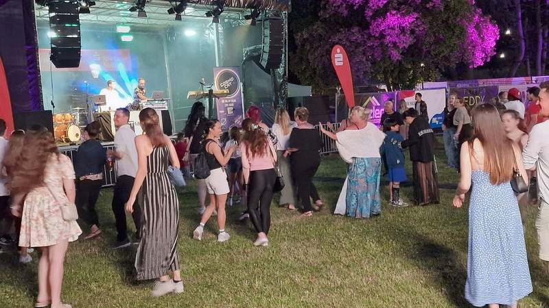 Live-Musik. Die Band Cosmo-Cat sorgte für Stimmung im Kurpark von BZA. Foto. rw.