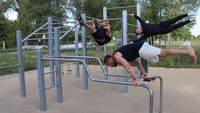Calisthenics-Anlagen ermöglichen ein Training ausschließlich mit dem eigenen Körpergewicht. Neu in LD. Foto. Stadt. LD. Frei.