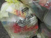 Personalmangel. Deshalb kommt es zu Verzögerungen bei der Abfuhr des Gelben Säcke.