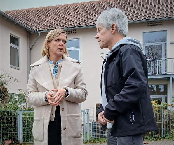 Kerstin Riffel, hier im Gespräch mit Parteifreund Manfred Seibel. Foto. W. G. Stähle.