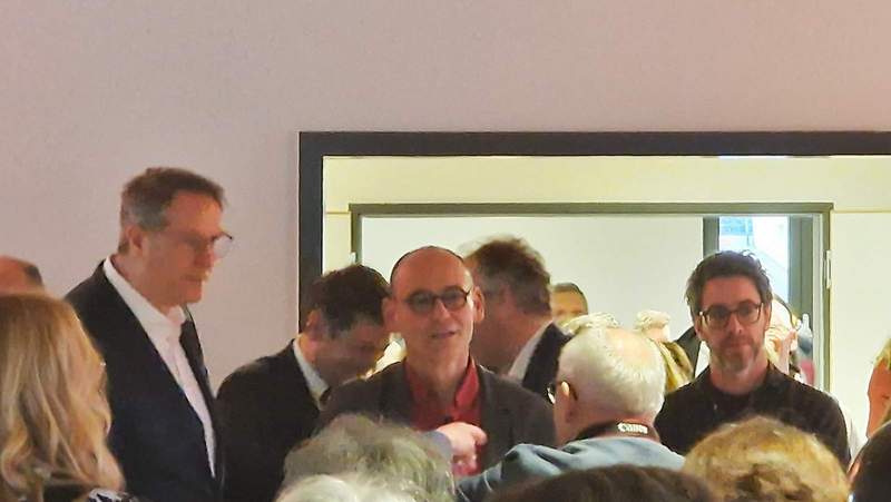Von links. Ministerpräsident Alexander Schweiter, Dekan Dietmar Zoller und Architeckt Jens Huckle. Foto. rw. 