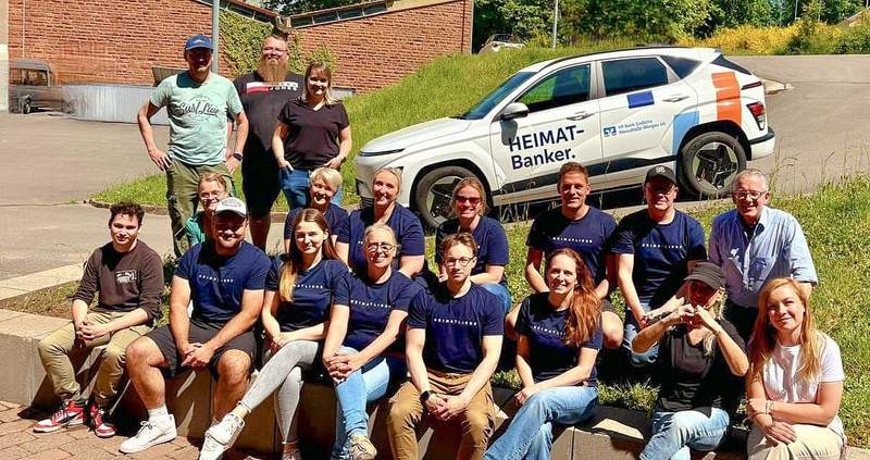 Mit ihrem Einsatz zeigen die Mitarbeiter der VR-Bank SÜW-Wasgau, dass genossenschaftliche Werte nicht nur historisch bedeutsam, sondern auch heute aktuell sind. Foto. VR-Bank. SÜW-Wasgau. Frei.