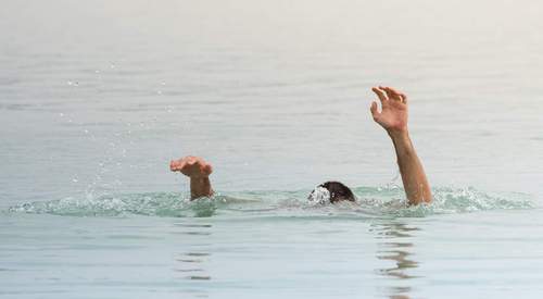 22.06.2026 - Ertrunken? Schwimmer bei Altrip.
