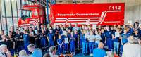 Strahlende Gesichter bei der Siegerehrung. Bürgermeister Marcus Schaile und Wehrleiter Andreas Magin mit den Teilnehmern der Wander-Rallye. Foto. N. Vongerichten. Stadt. GER. Pressefrei. 