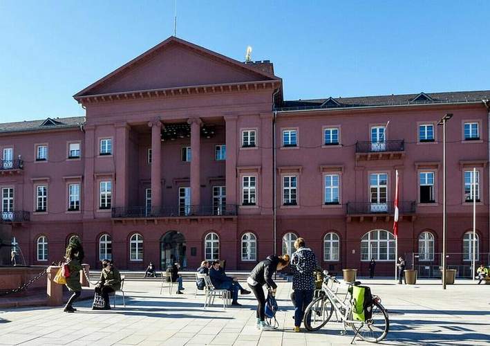 Die Stadt KA (hier das Rathaus) verlässt die Social-Media-Plattform "X". Foto. Stadt. KA. Monika Müller-Gmelin. Frei.