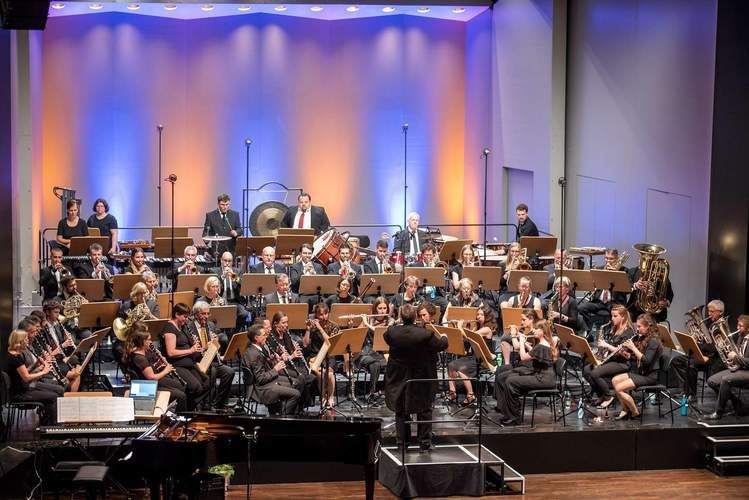 Die Stadtkapelle LD konzertiert am 2. Mai in der LDer Festhalle. Foto. Björn Iversen. Pressefrei. 
